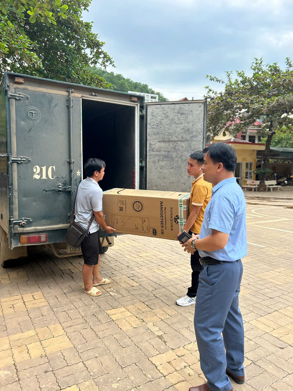 Nano Geyser chung tay mang nguồn nước sạch đến với Yên Bái